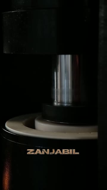 Кадр работы пресса из производственного видео